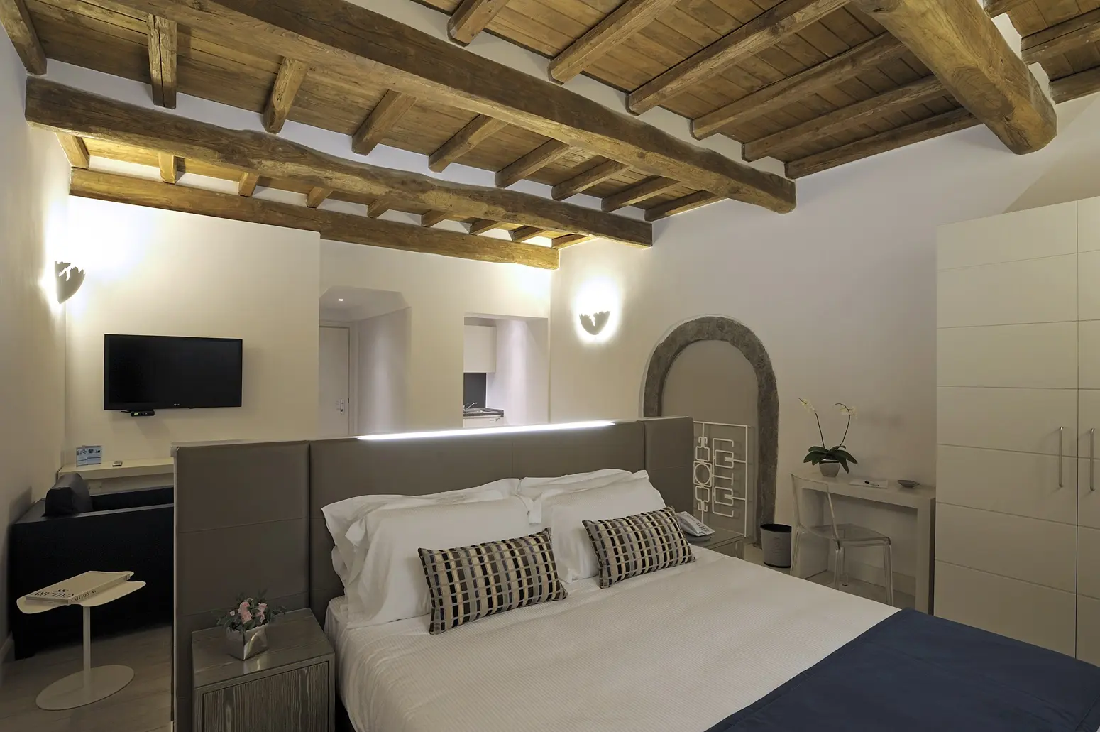 Trevi Palace Luxury Apartments gallery image 26