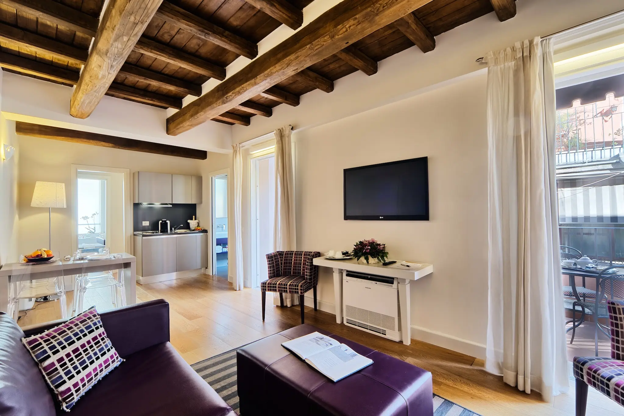 Trevi Palace Luxury Apartments gallery image 28