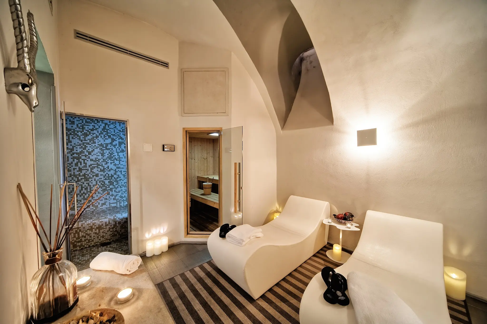 Trevi Palace Luxury Apartments gallery image 7
