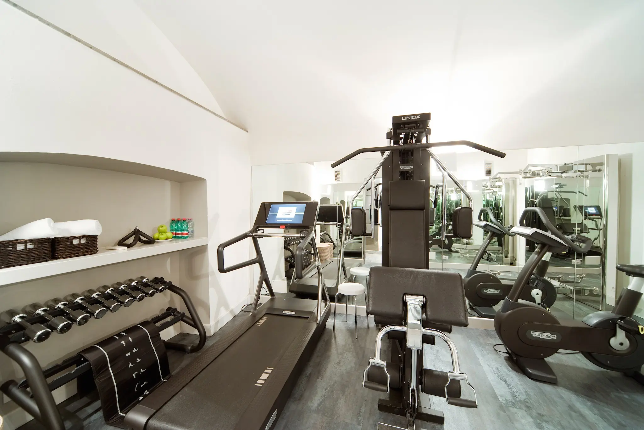 Trevi Palace Luxury Apartments gallery image 8