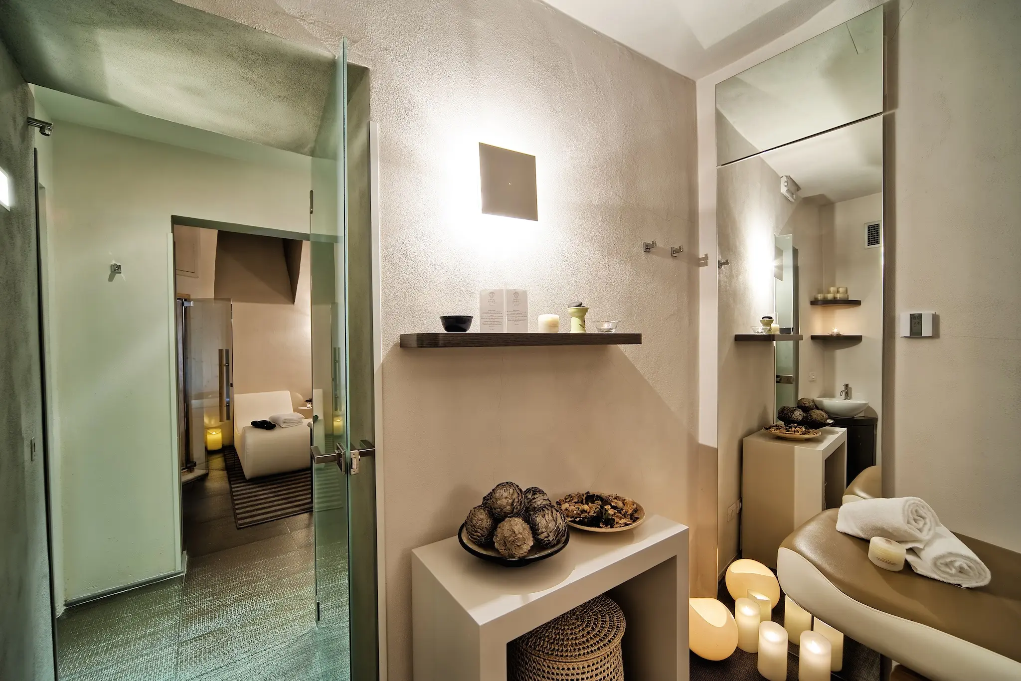 Trevi Palace Luxury Apartments gallery image 9