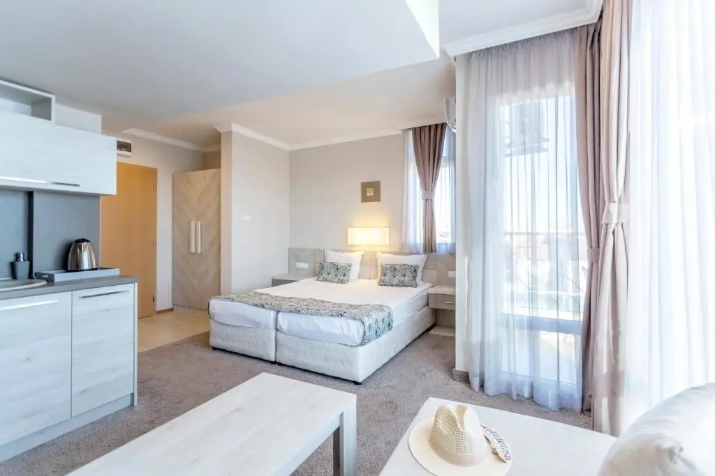 Selena Beach Hotel gallery image 4