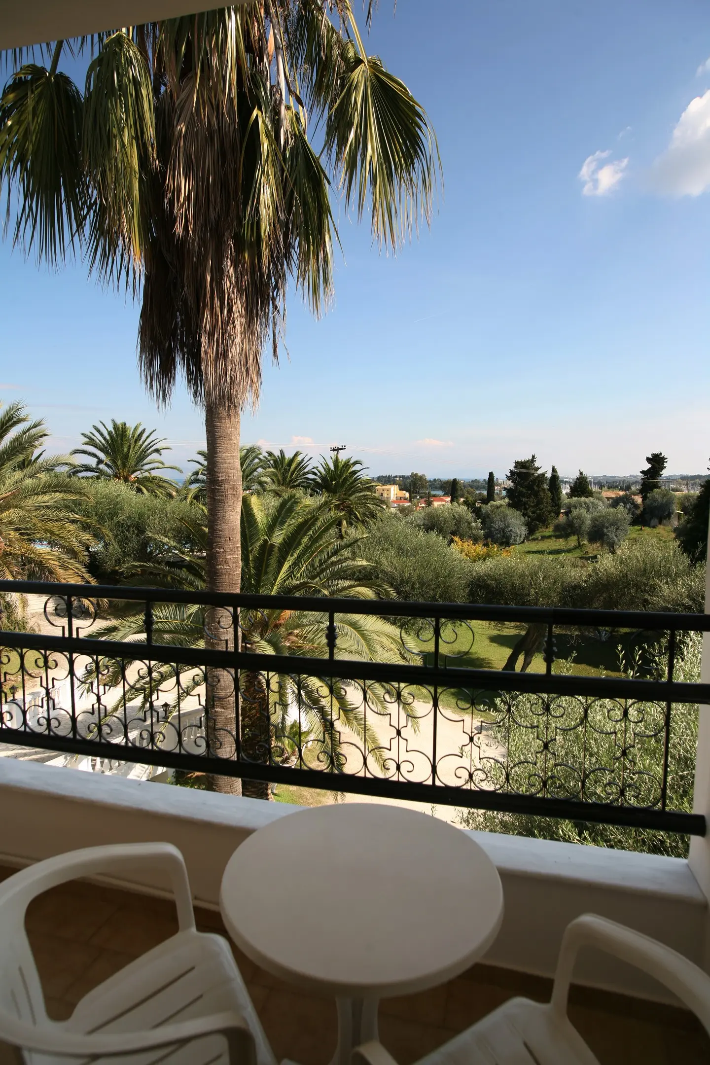 Paradise Hotel gallery image 15