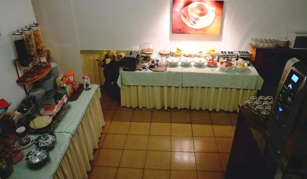 Hotel Modena gallery image 2