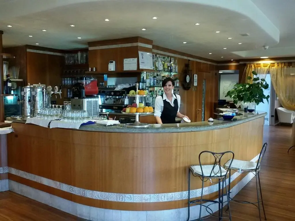 Yachting Hotel Mistral Sirmione gallery image 13