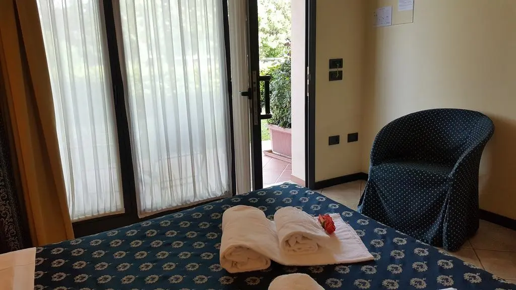 Yachting Hotel Mistral Sirmione gallery image 14