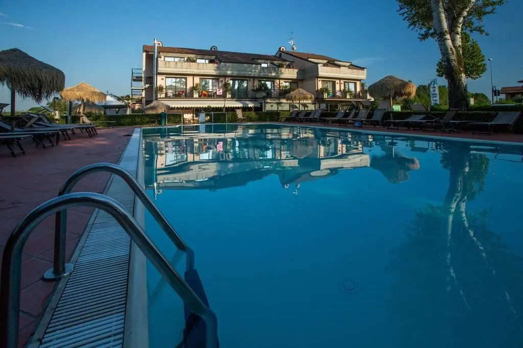 Yachting Hotel Mistral Sirmione gallery image 2
