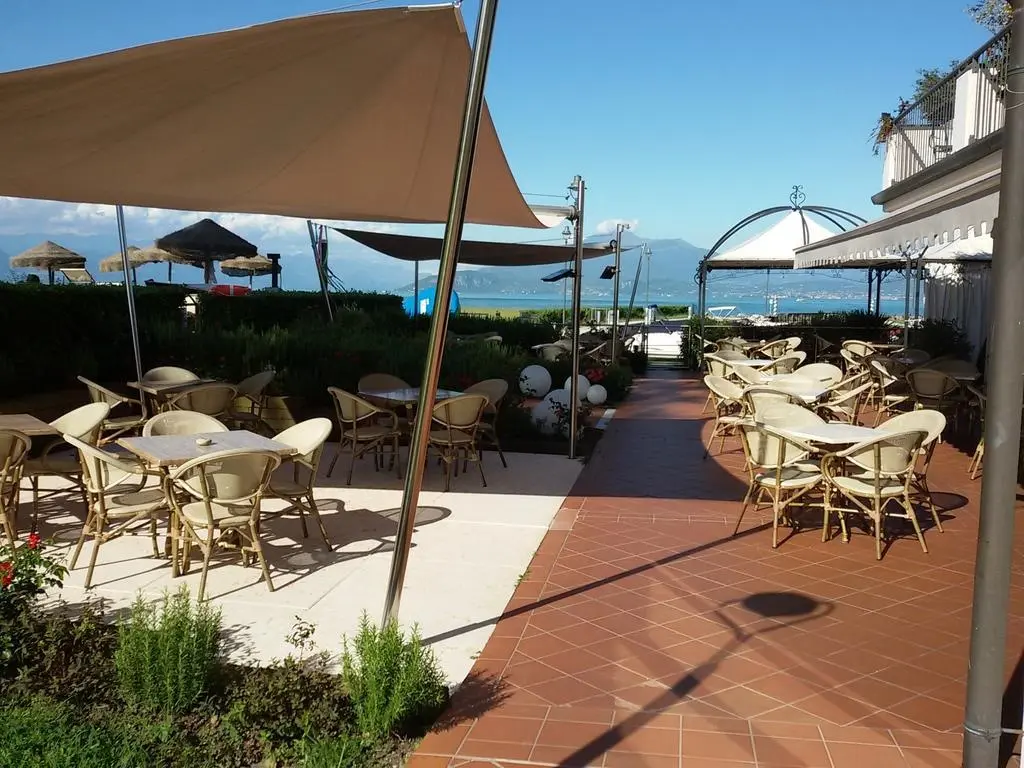 Yachting Hotel Mistral Sirmione gallery image 3