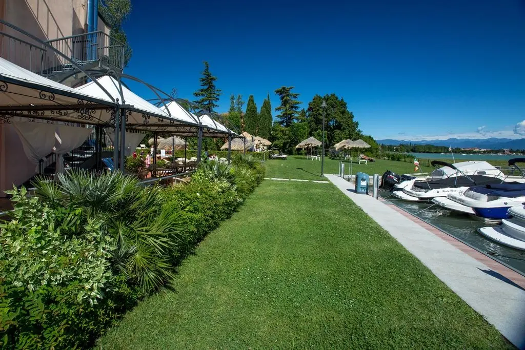 Yachting Hotel Mistral Sirmione gallery image 9