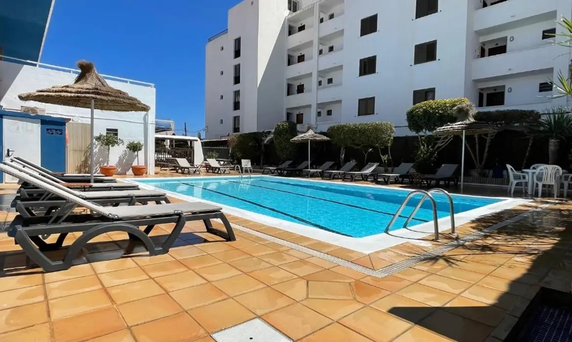 Cel Blau Apartments