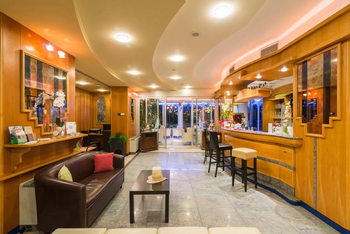 Ambassador Suite Hotel gallery image 9