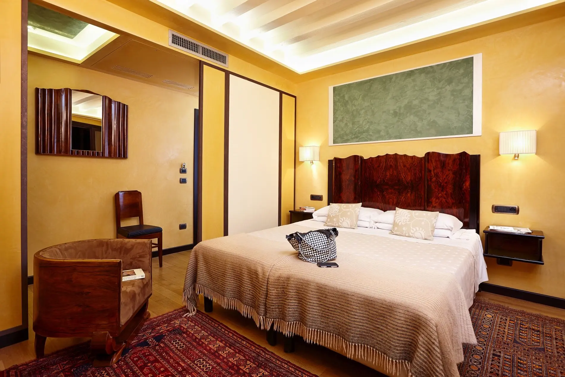 Saturnia and International gallery image 24