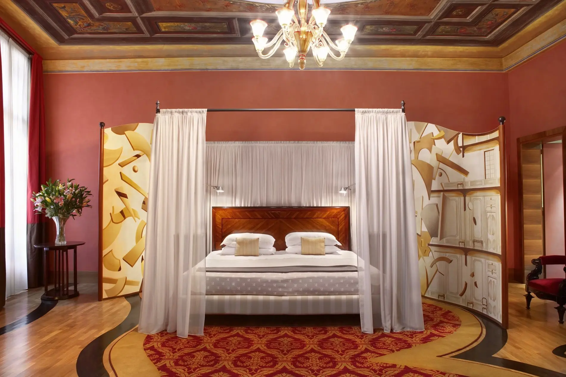 Saturnia and International gallery image 27