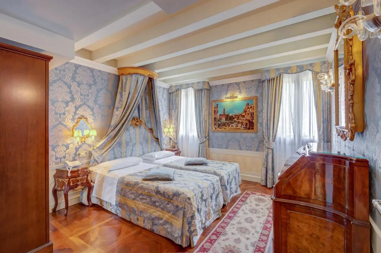 Canal Grande gallery image 9