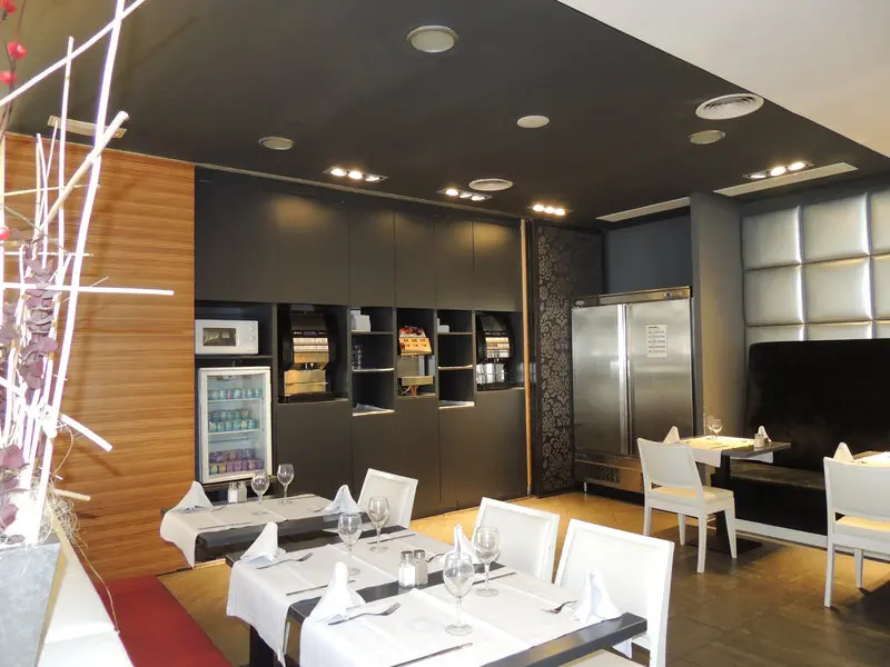 Augustus Cambrils gallery image 11