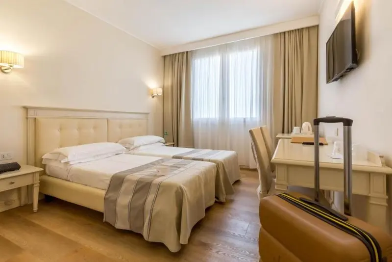 Catalunya Hotel gallery image 1