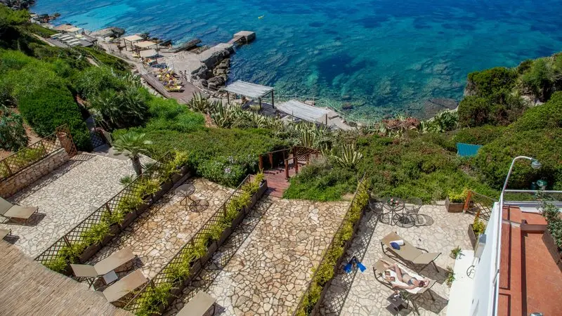 El Faro Hotel gallery image 8