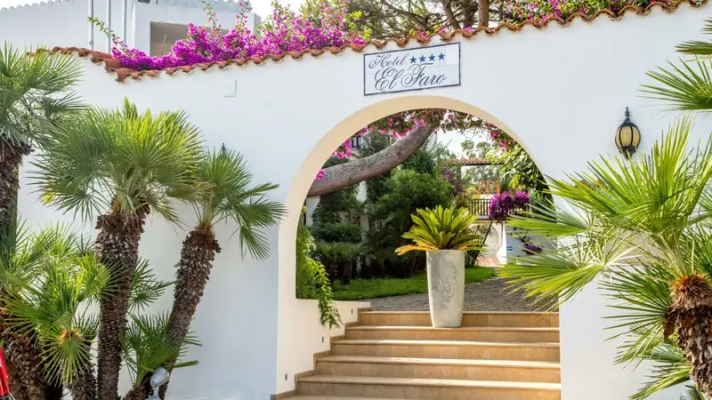 El Faro Hotel gallery image 2