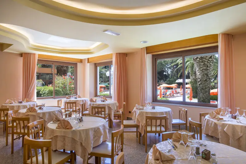 Oasis Hotel gallery image 5