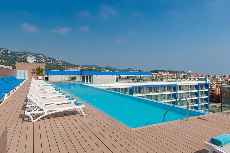 L'Azure Hotel gallery image 2