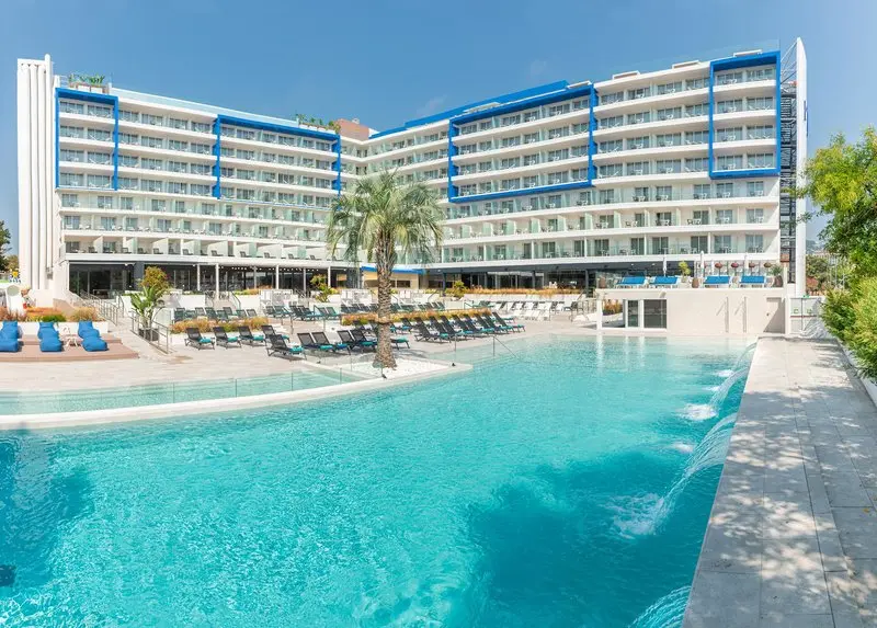 L'Azure Hotel gallery image 6