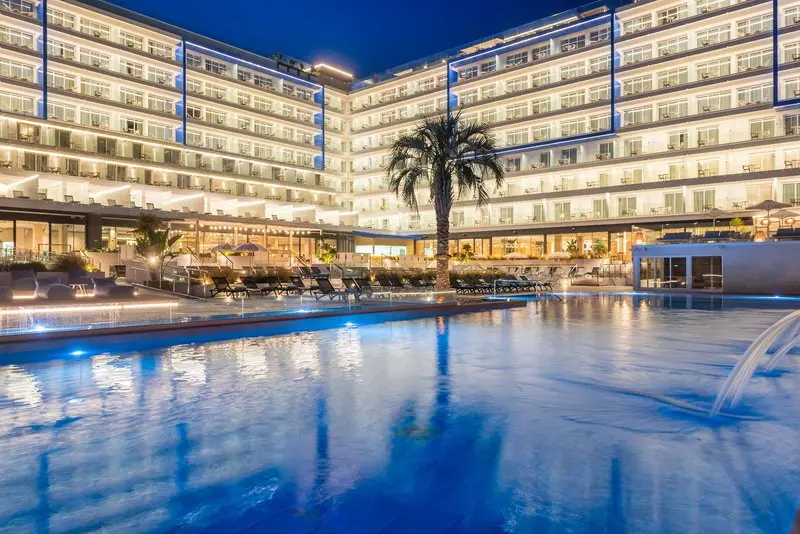 L'Azure Hotel gallery image 4