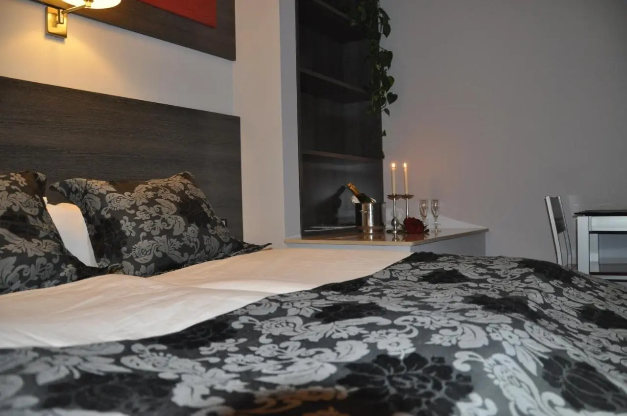 Casablanca Suites gallery image 8