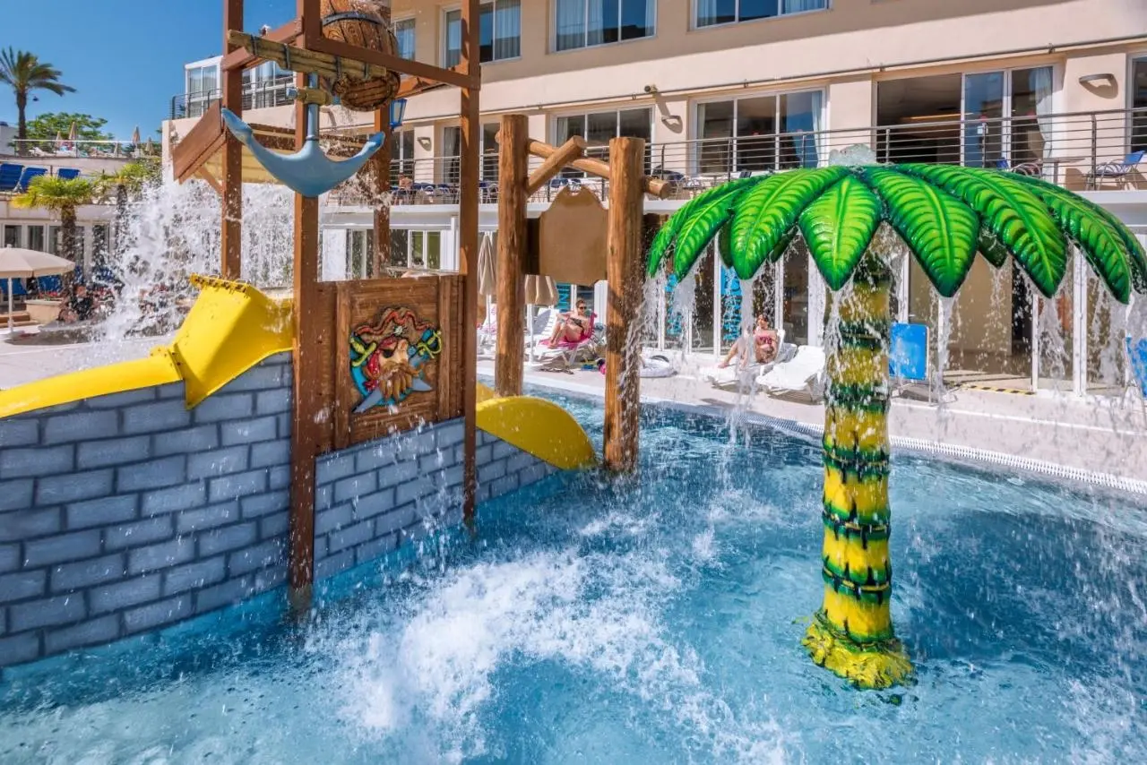 Oasis Splash Park Hotel gallery image 1