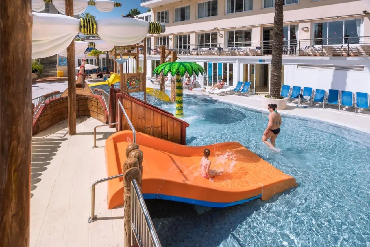 Oasis Splash Park Hotel gallery image 2