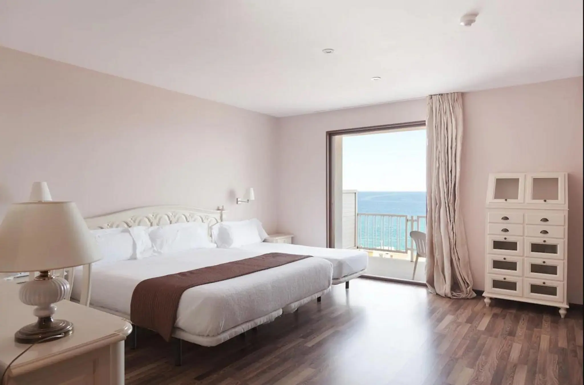 Hotel Roger De Flor gallery image 27