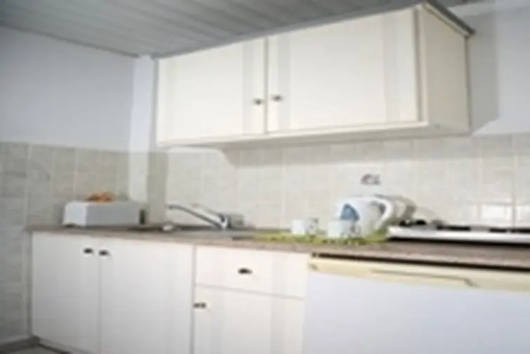 Daisy Apartments gallery image 11