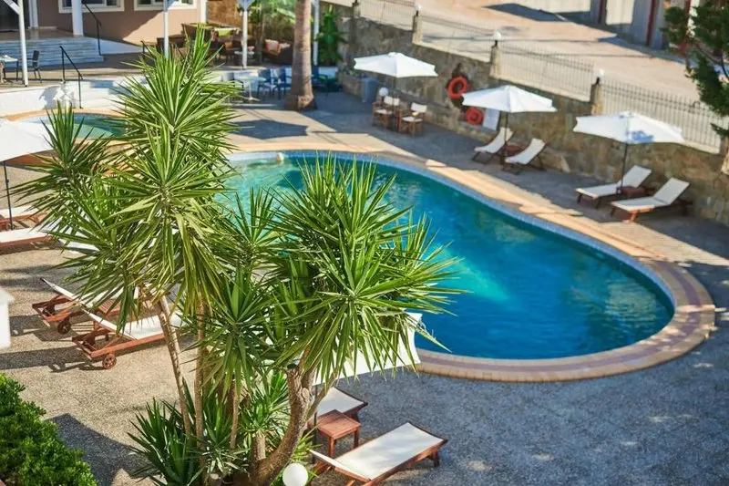 Megara Hotel gallery image 1