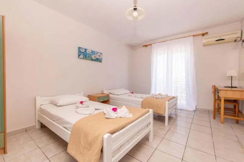 Megara Hotel gallery image 8