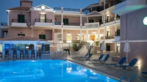 Alamis Apartments gallery image 1