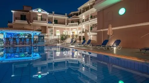 Alamis Apartments gallery image 2