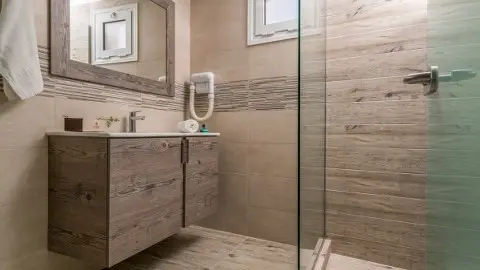 Alamis Apartments gallery image 8