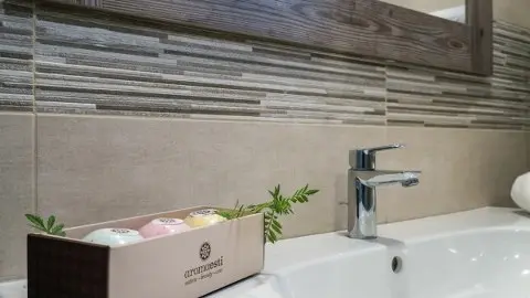 Alamis Apartments gallery image 9