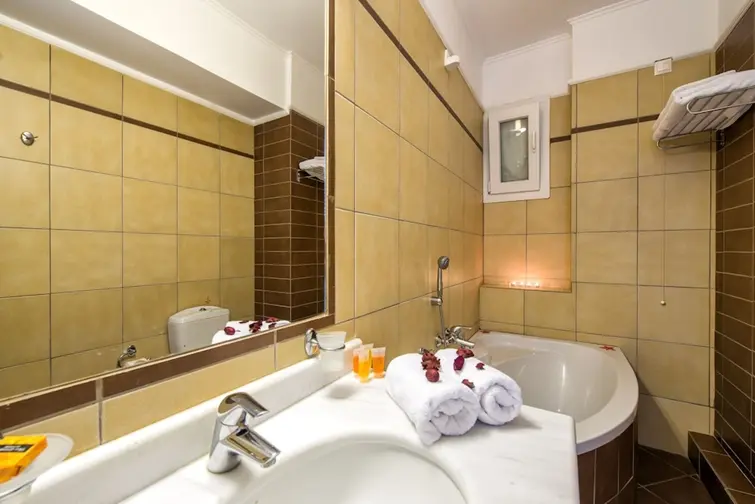 Al Mare Hotel gallery image 28