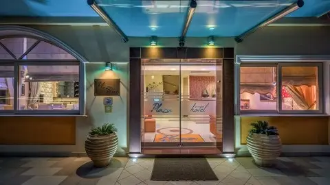 Plaza Hotel gallery image 5
