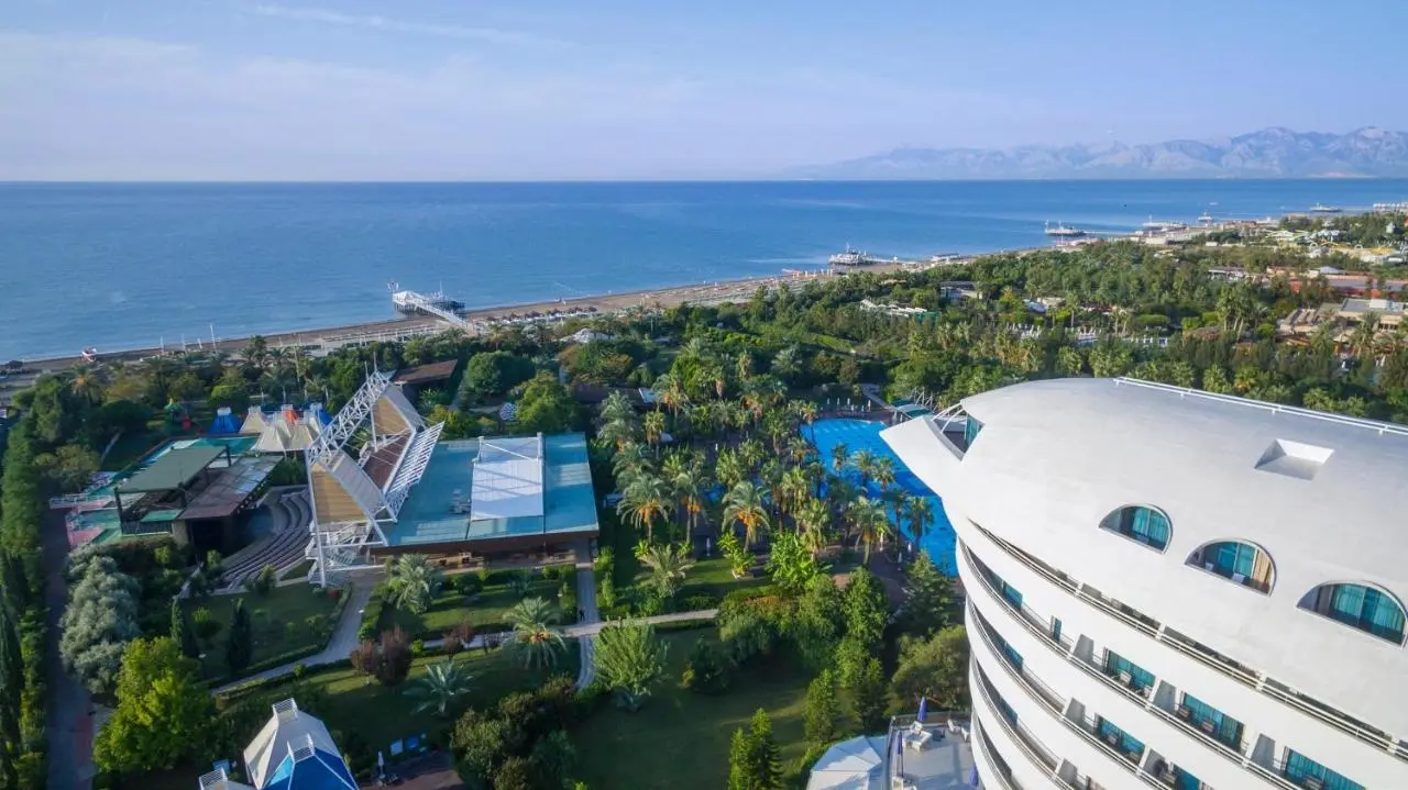 Concorde De Luxe Resort gallery image 2