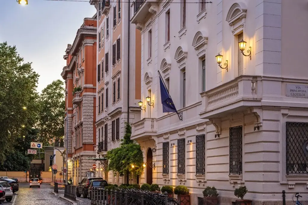 Hotel Locarno gallery image 2