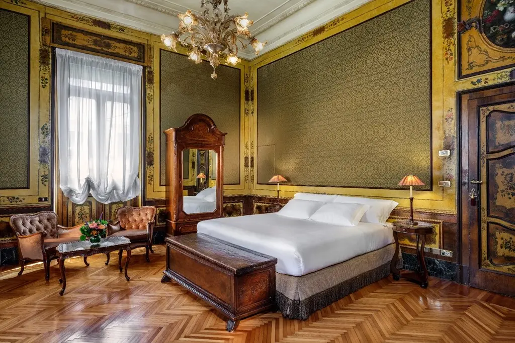 Hotel Locarno gallery image 5