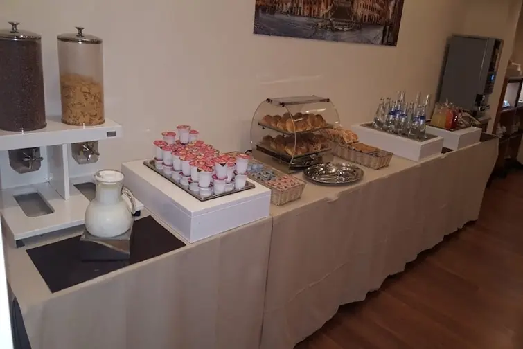 Hotel San Remo gallery image 1