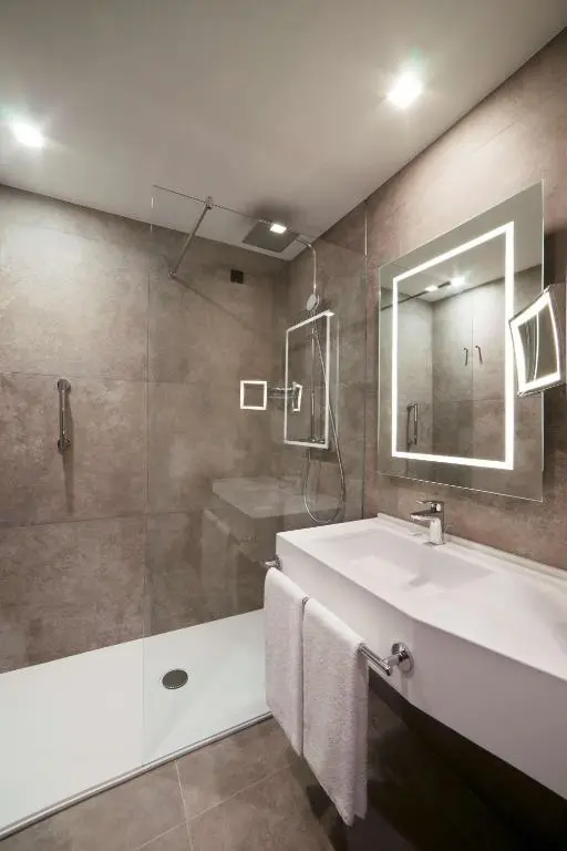 Radisson Blue Es Hotel gallery image 2