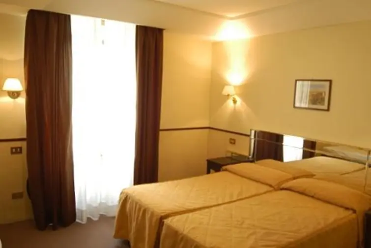 Hotel Garda gallery image 8