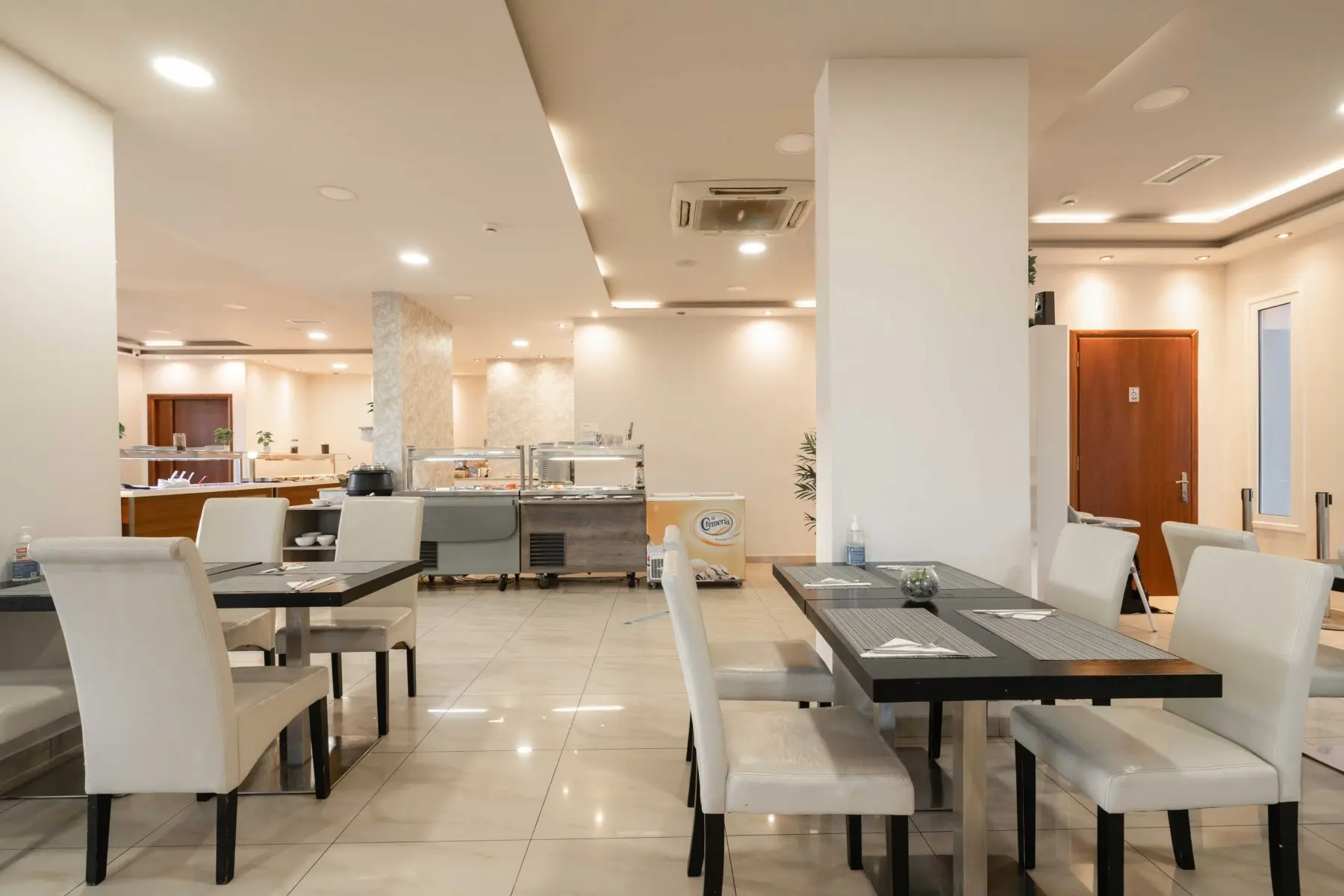 Karras Hotel gallery image 12