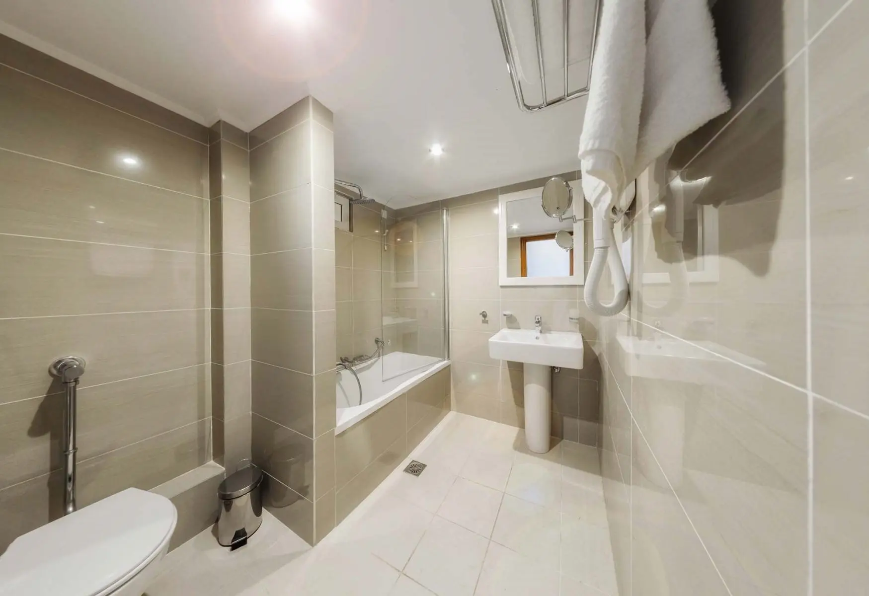 Karras Hotel gallery image 24