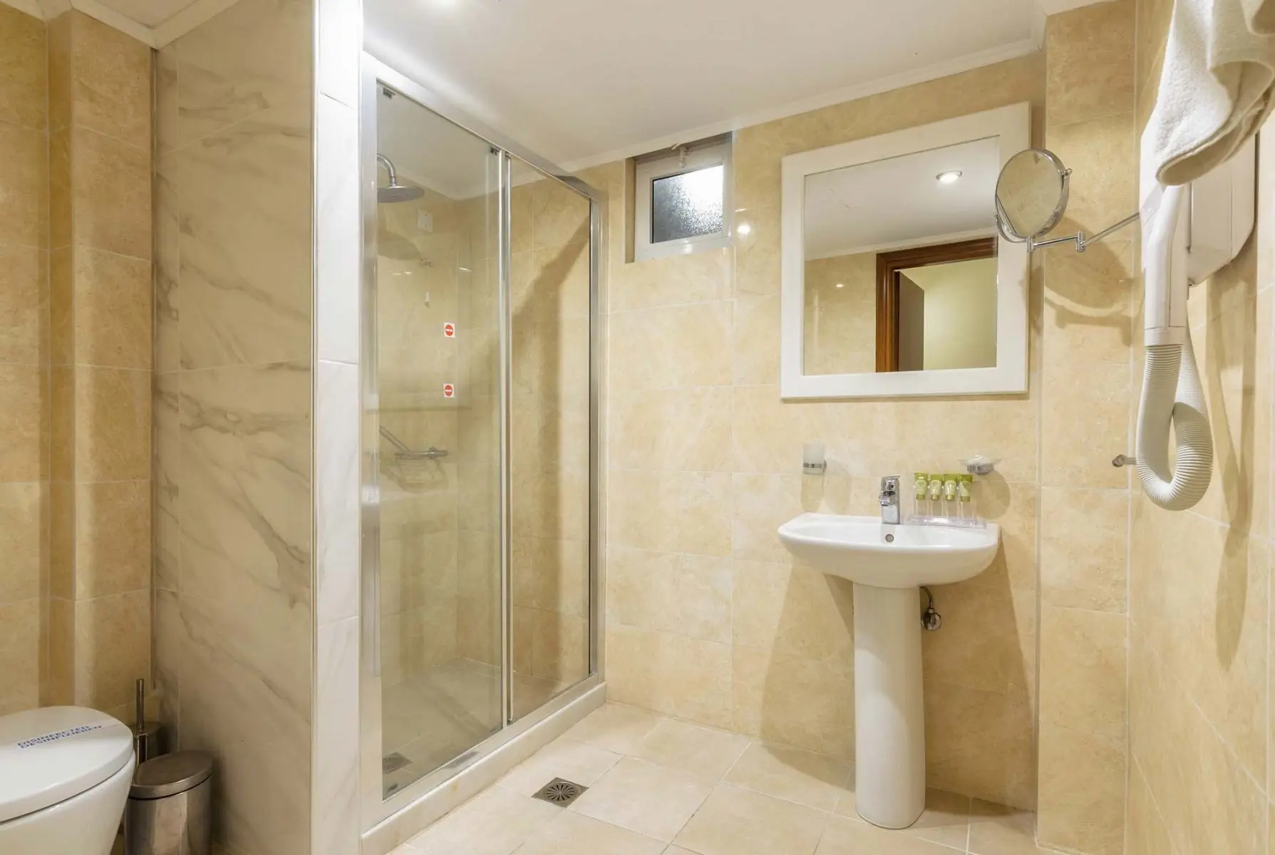 Karras Hotel gallery image 9