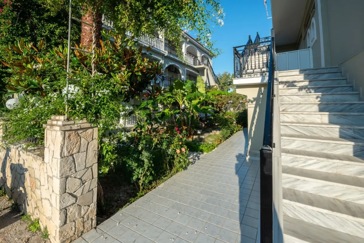 Athina Apartmetns gallery image 1