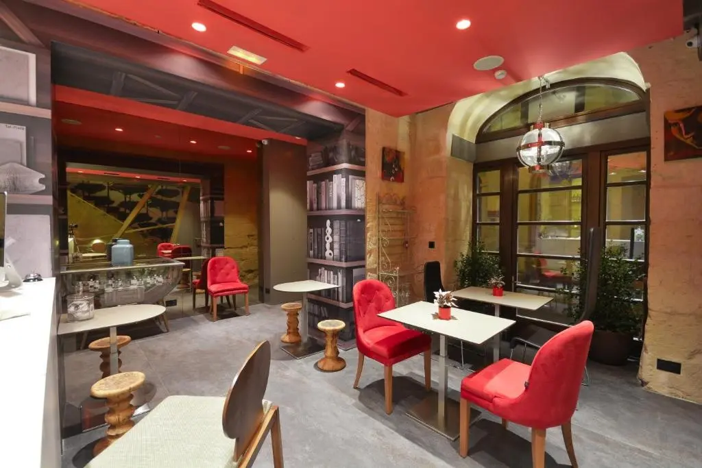 The Vincent Hotel gallery image 2